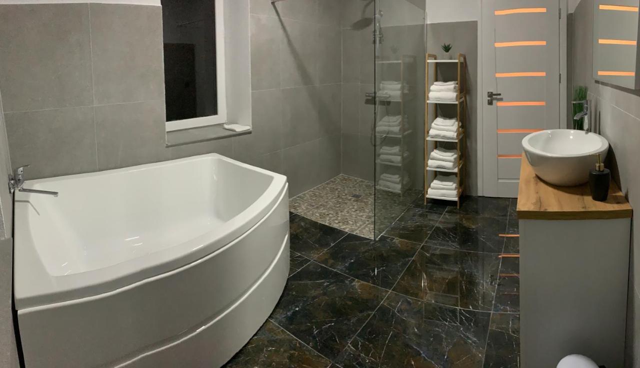 Style Hotel Ungheni Targ Zewnętrze zdjęcie